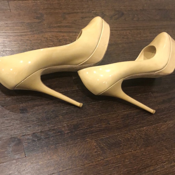Jimmy Choo nude patent leather round toe pumps - Picture 8 of 8